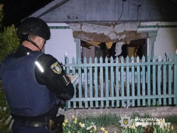 Фото до матеріалу: У Новому Бугу постраждала родина та пошкоджені будинки після ворожої атаки