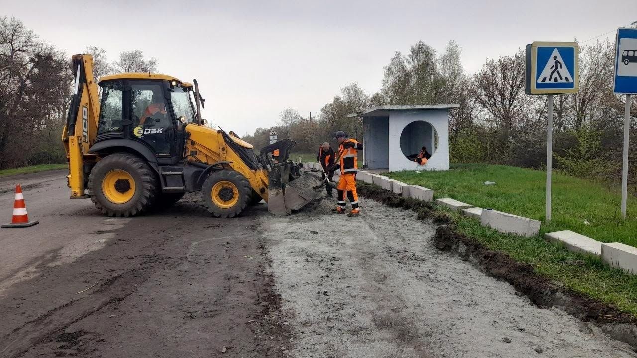 Фото до матеріалу: Полтавські шляховики за тиждень відремонтували понад 57 тисяч квадратних метрів доріг