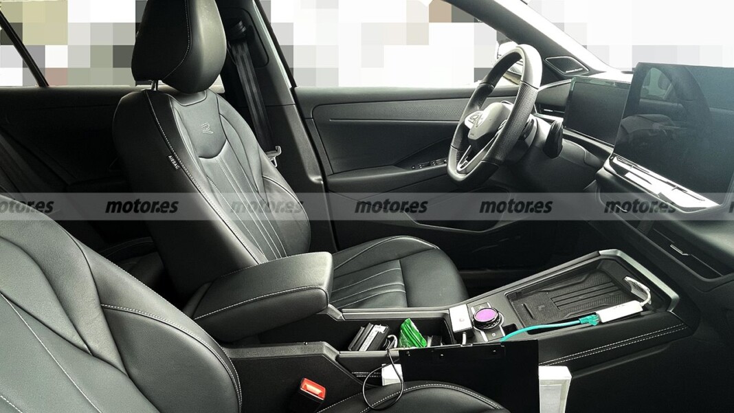 Фото до матеріалу: Volkswagen T-Roc 4Motion: новий гібридний кросовер з повним приводом очікується в Україні