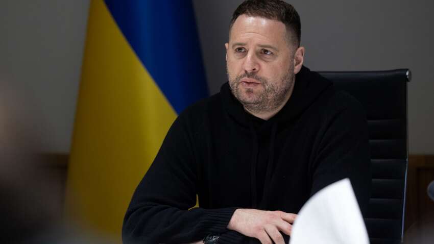 Фото до матеріалу: Єрмак зустрівся з НАБУ у костюмі Tom Ford: що кажуть блогери та політики