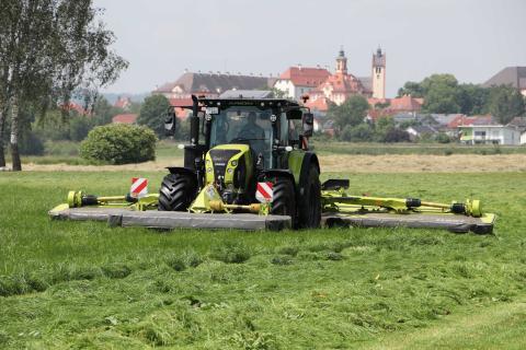 Фото до матеріалу: Нова косарка Claas Disco 9300 DS: поєднання косіння та валкування за один прохід