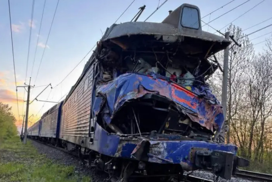 Фото до матеріалу: Трагедія на Львівщині: у новій «Сакурі» загинули вінничани та машиніст-ветеран