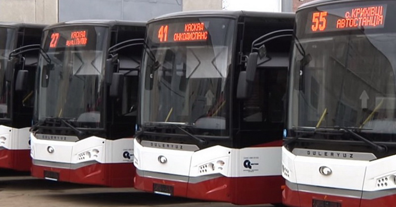 Фото до матеріалу: У Франківську «розумний» світлофор зафіксував потік авто, що дорівнює кількості мешканців міста