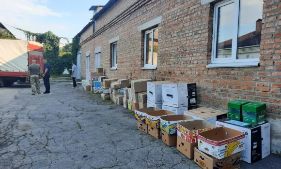 Фото до матеріалу: Вінничани зібрали гостинці та необхідні речі для воїнів у зоні ООС