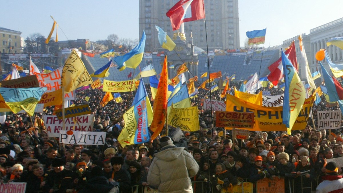 Фото до матеріалу: Київ 20 років тому: Помаранчева революція, будівельний бум і екологічні виклики