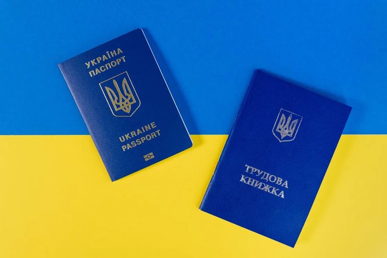 Фото до матеріалу: Пенсія у 2026 році: нові вимоги до стажу та як перевірити стаж онлайн
