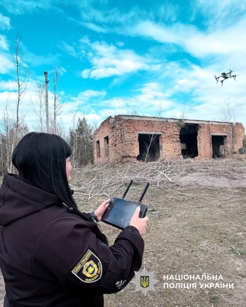 Фото до матеріалу: Небо під контролем: на Золотоніщині поліцейські опановують дрони разом із ветеранами