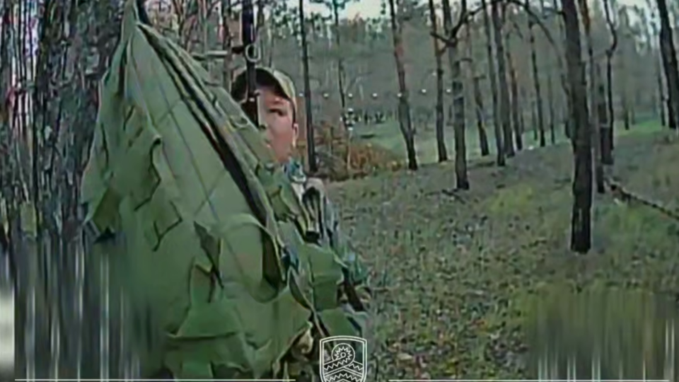 Фото до матеріалу: Російський штурмовик вважав, що захистився від дрона за наплічником