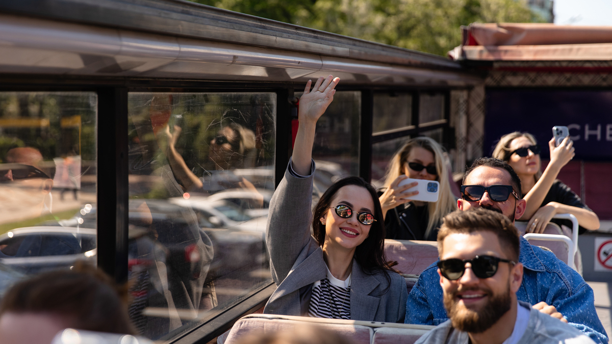Фото до матеріалу: Безкоштовні екскурсії Києвом на автобусі-кабріолеті: CHER'17 запрошує на святкові вихідні