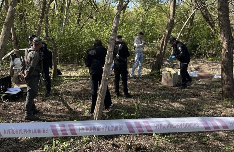 Фото до матеріалу: У Львові в парку знайшли сумку з тілом немовляти