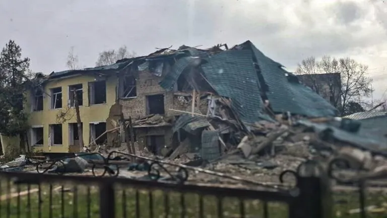Фото до матеріалу: РФ завдала авіаудару по Ямпільській громаді: пошкоджено дитячий садок та житлові будинки