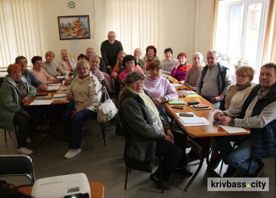 Фото до матеріалу: У Кривому Розі триває 11-та сесія Університету третього віку: 350 студентів вивчають цифрові навички та спорт