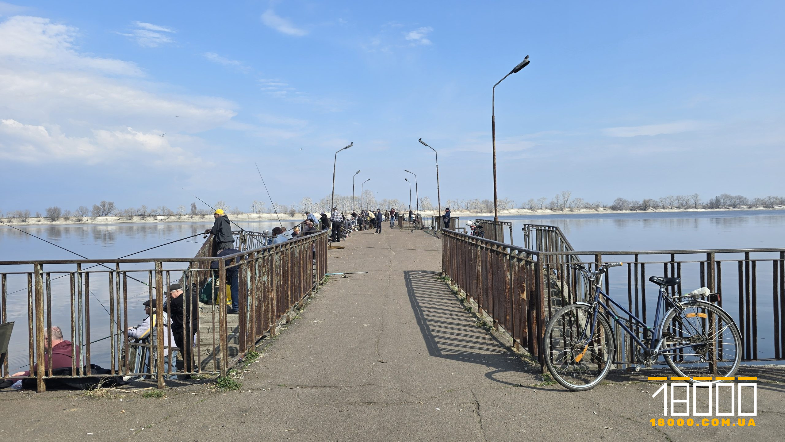 Фото до матеріалу: Пірс у Черкасах: чи можна тут рибалити чи відпочивати?