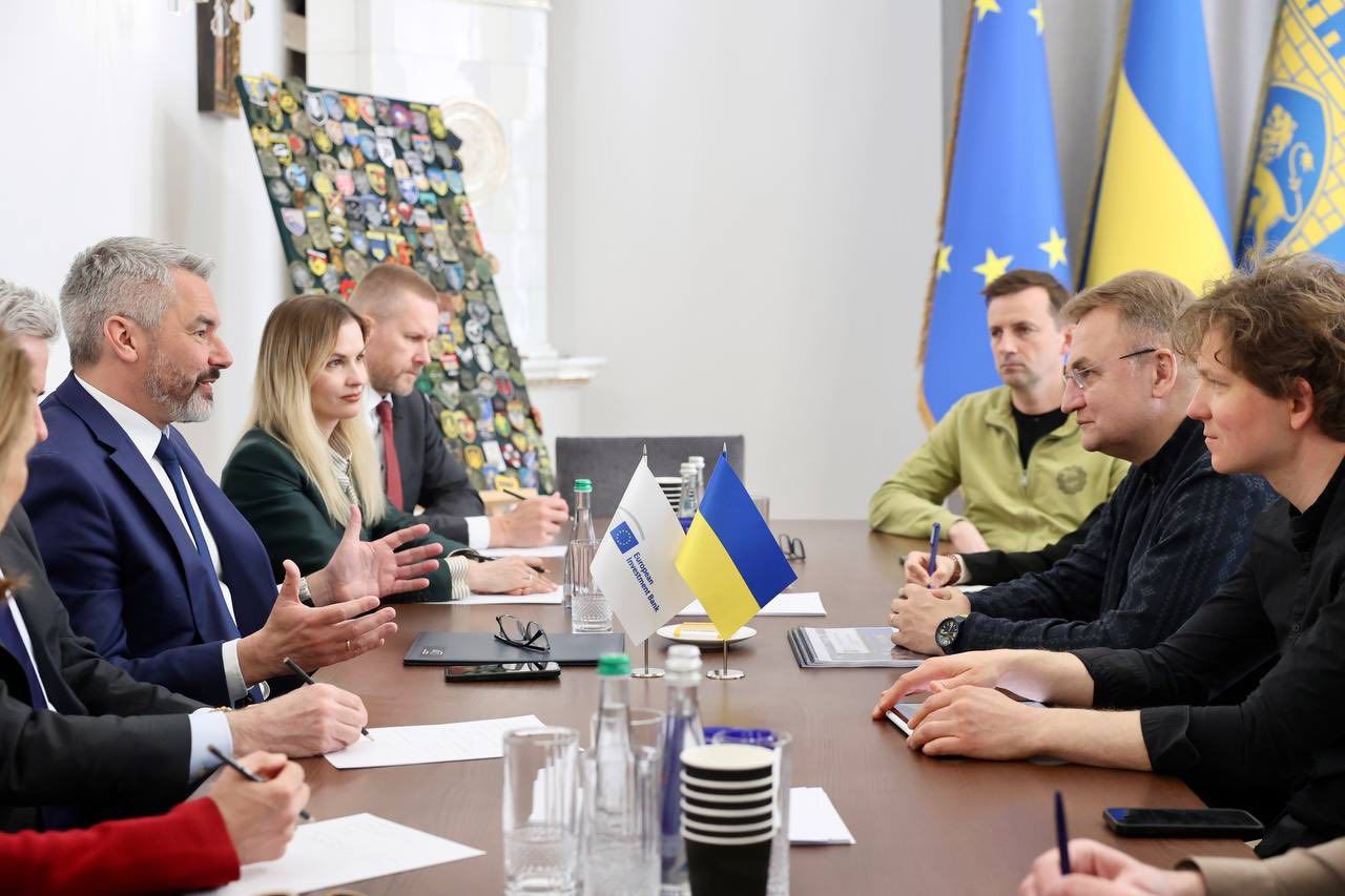 Фото до матеріалу: ЄІБ інвестує мільярди в Україну: що зміниться в лікарнях, школах та енергетиці