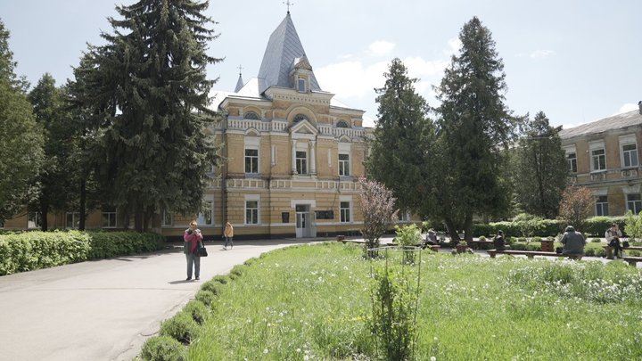 Фото до матеріалу: П'ятеро поранених після обстрілу лікарні на Матейка в Івано-Франківську