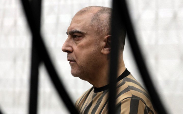 Фото до матеріалу: Сирійський суд звинуватив двоюрідного брата Башара Асада у воєнних злочинах
