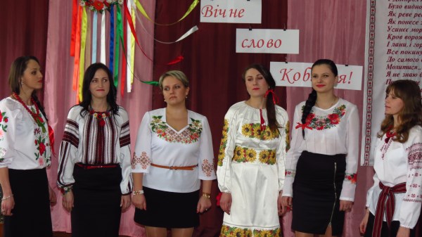 Фото до матеріалу: У Малопередримихівській школі вшанували Тараса Шевченка