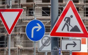Фото до матеріалу: Рух мопедів по пішохідних зонах заборонено: як діяти свідкам порушення