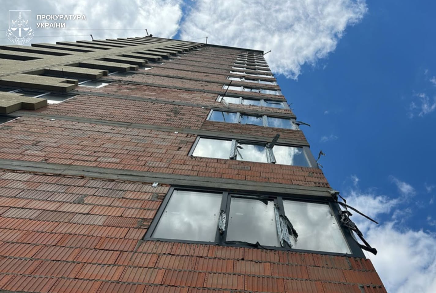 Фото до матеріалу: У Львові з 15 поверху обірвалася будівельна люлька: загинули троє працівників