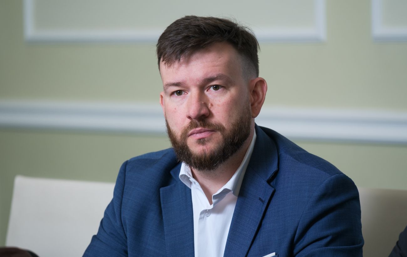 Фото до матеріалу: Міністр Улютін пояснив причини затримки дитячих виплат та назвав терміни отримання коштів