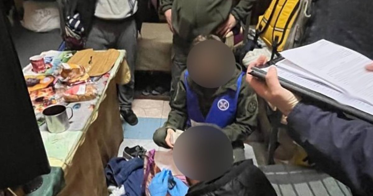 Фото до матеріалу: У львівській в'язниці виявили психотропи, приховані в цибулевих стрілах