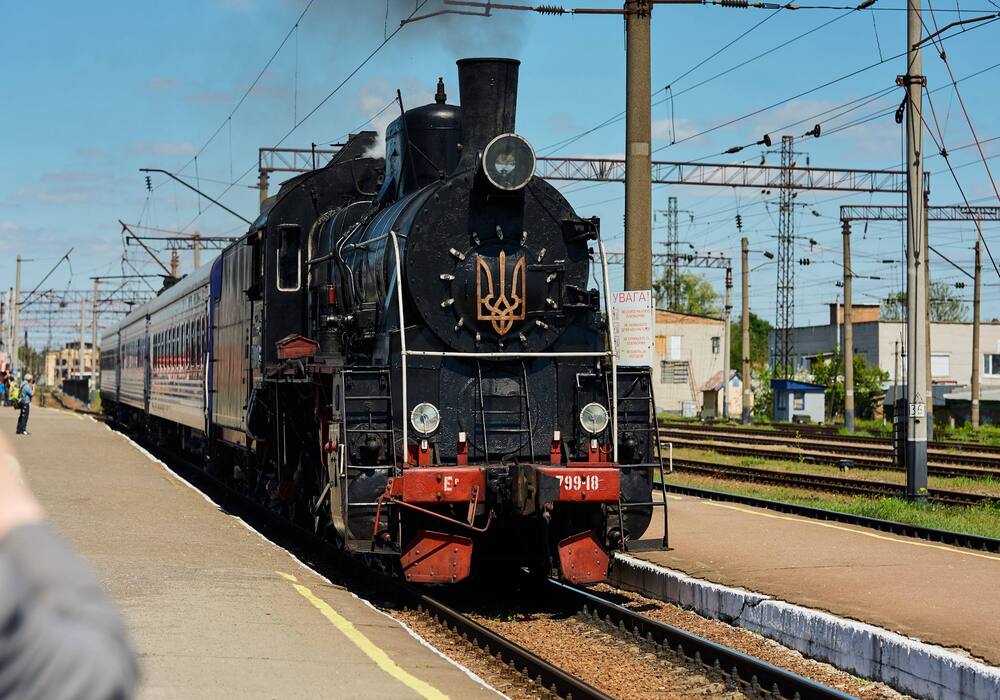 Фото до матеріалу: 28 дітей на одного кандидата: в Україні скорочується кількість сиріт, але система все ще перевантажена