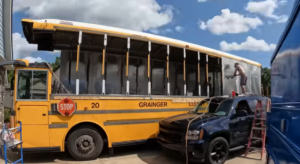 Фото до матеріалу: Пенсіонерка перетворила Ford Transit на сучасний кемпер: бюджет $2000 на місяць та секрети відкритого планування