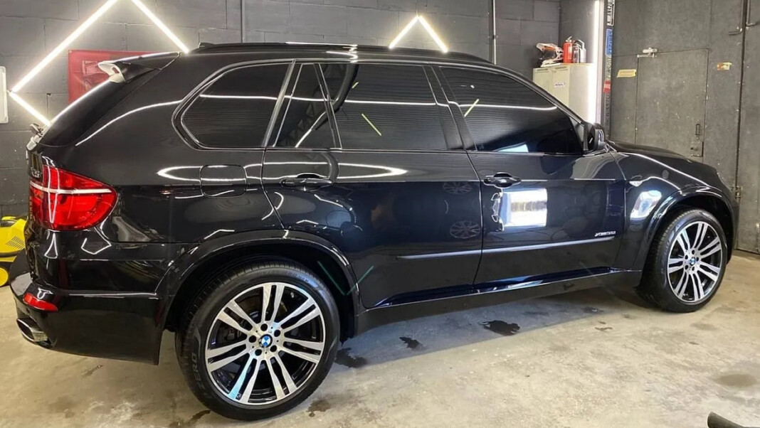 Фото до матеріалу: У Києві з'явився BMW X5 другого покоління з рекордно малим пробігом