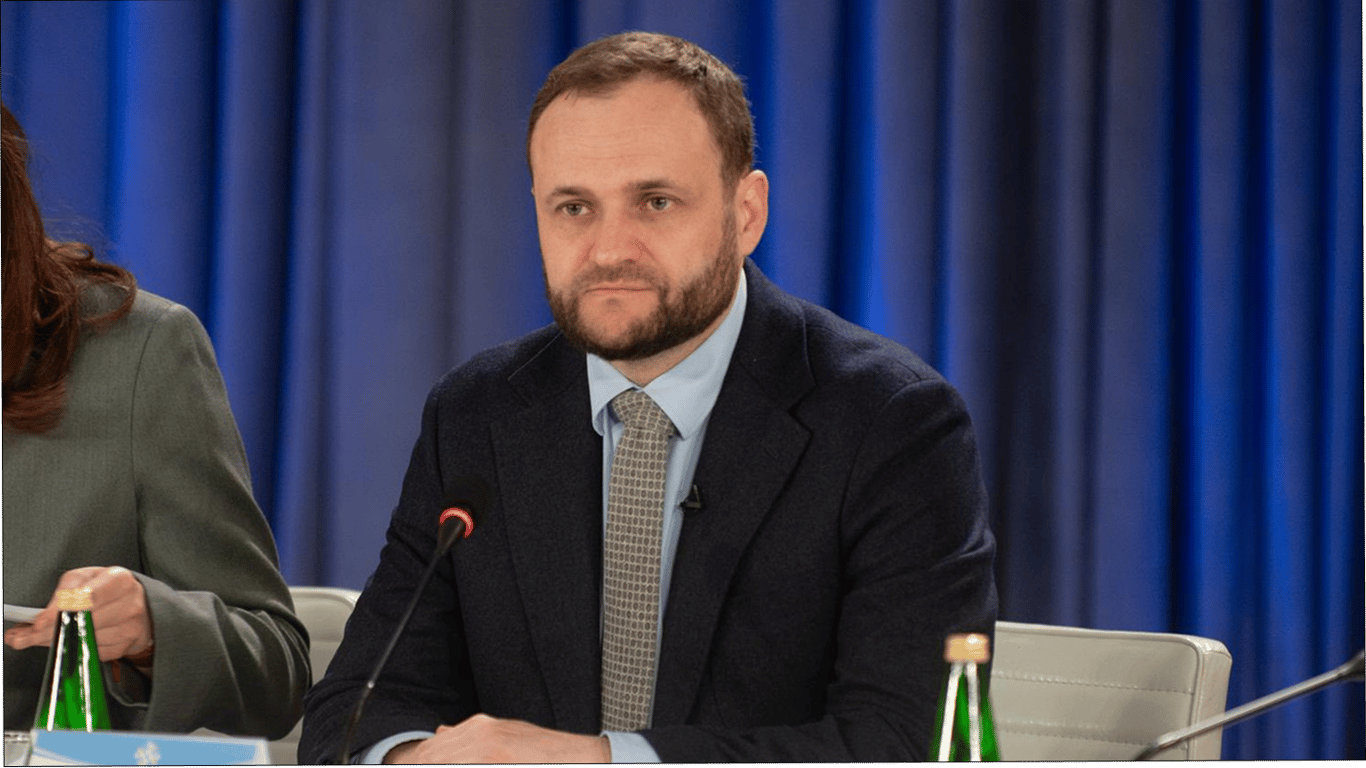 Фото до матеріалу: Відшкодування за знищені авто: Кулеба повідомив про відсутність коштів