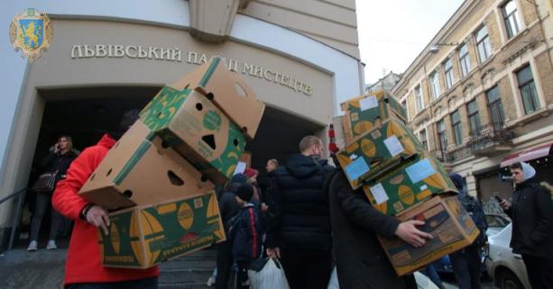 Фото до матеріалу: Гуманітарний штаб у Львові: що найбільше потребують військові та мешканці