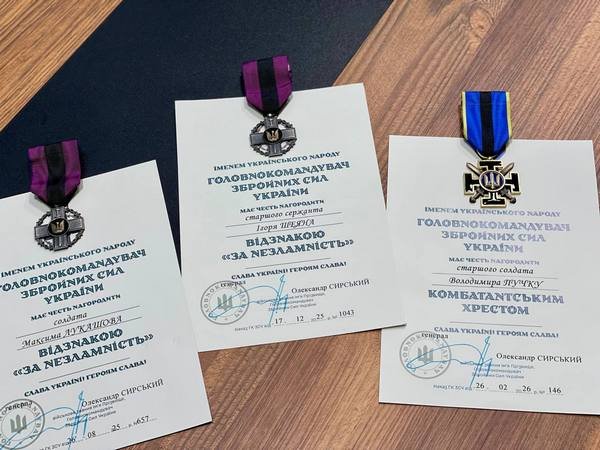 Фото до матеріалу: Захисників з Черкащини нагородили нагрудними знаками