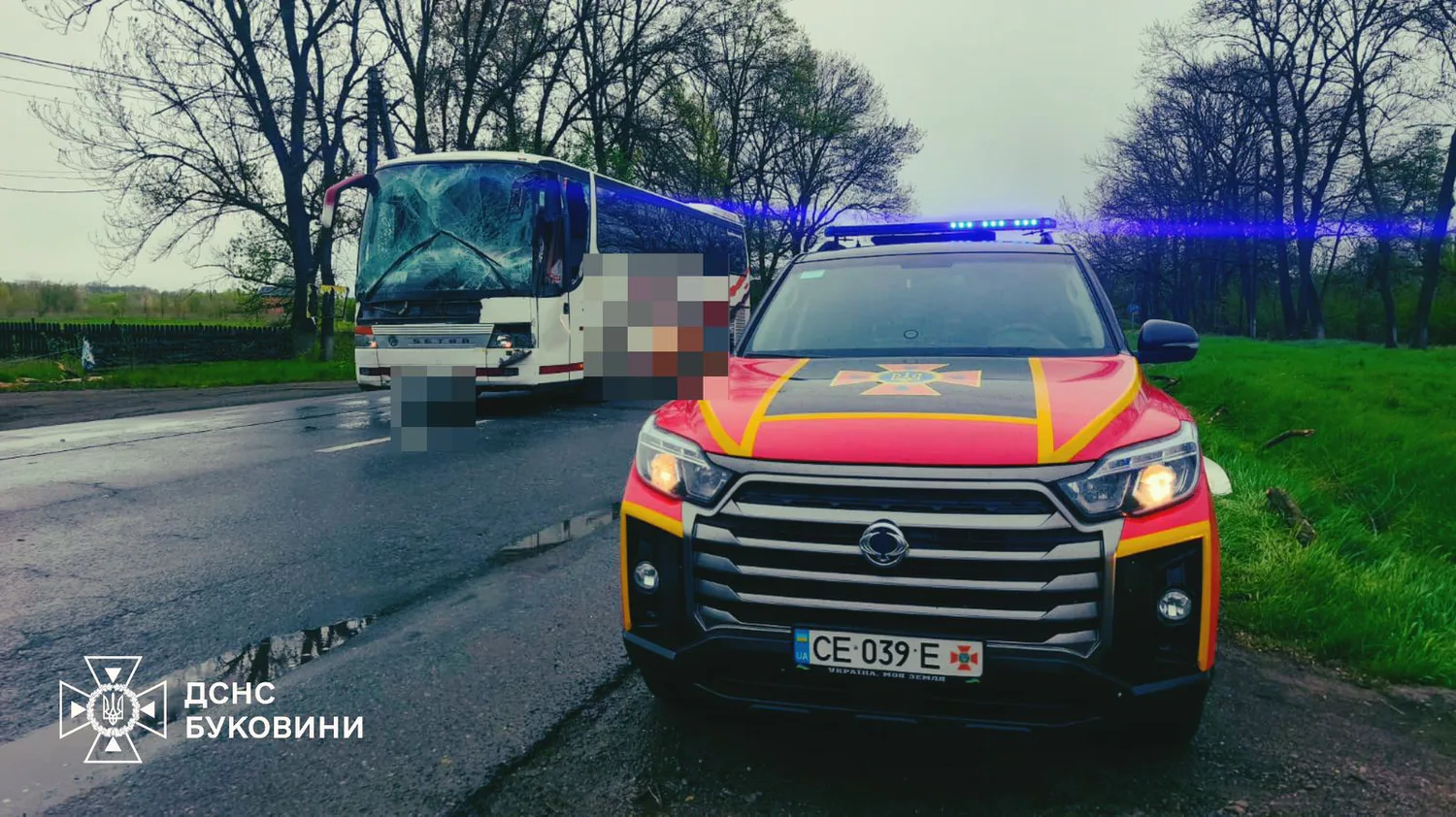 Фото до матеріалу: Негода в Україні: 3 загиблі, 7 постраждали та масові відключення світла