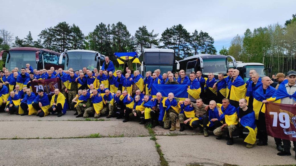 Фото до матеріалу: 205 українських захисників повернулися додому: серед звільнених — воїни з Вінниччини