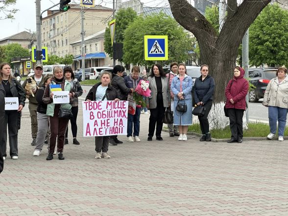 Фото до матеріалу: Назар Мороз повернувся з полону: військовий сам зняв фото з Алеї надії в Тульчині