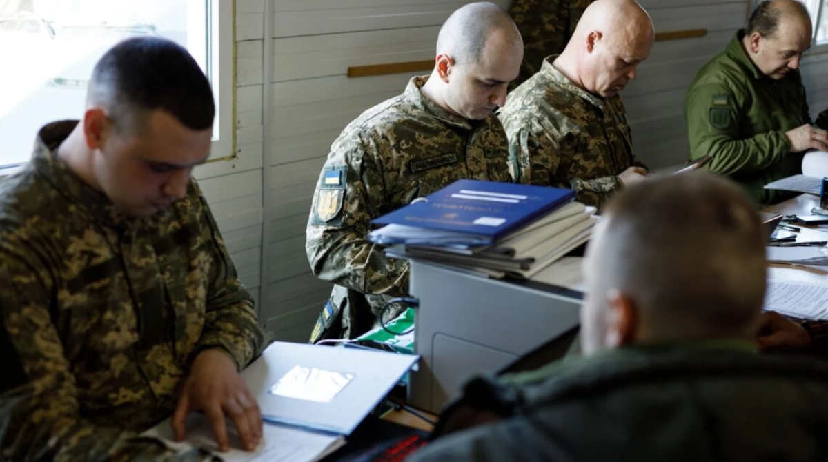 Фото до матеріалу: Верховна Рада зареєструвала законопроєкт про реформу ТЦК з електронними повістками та відеофіксацією