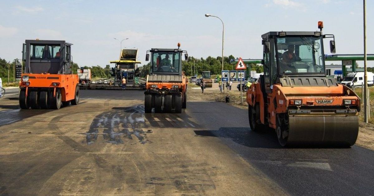 Фото до матеріалу: Мігранти на вулицях Черкас та Івано-Франківська: дефіцит кадрів змушує роботодавців залучати іноземців