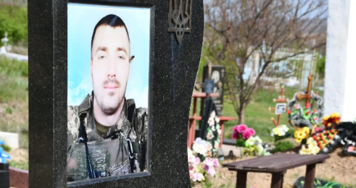 Фото до матеріалу: У Березівській громаді відвідали могилу загиблого воїна Максима Кравчини