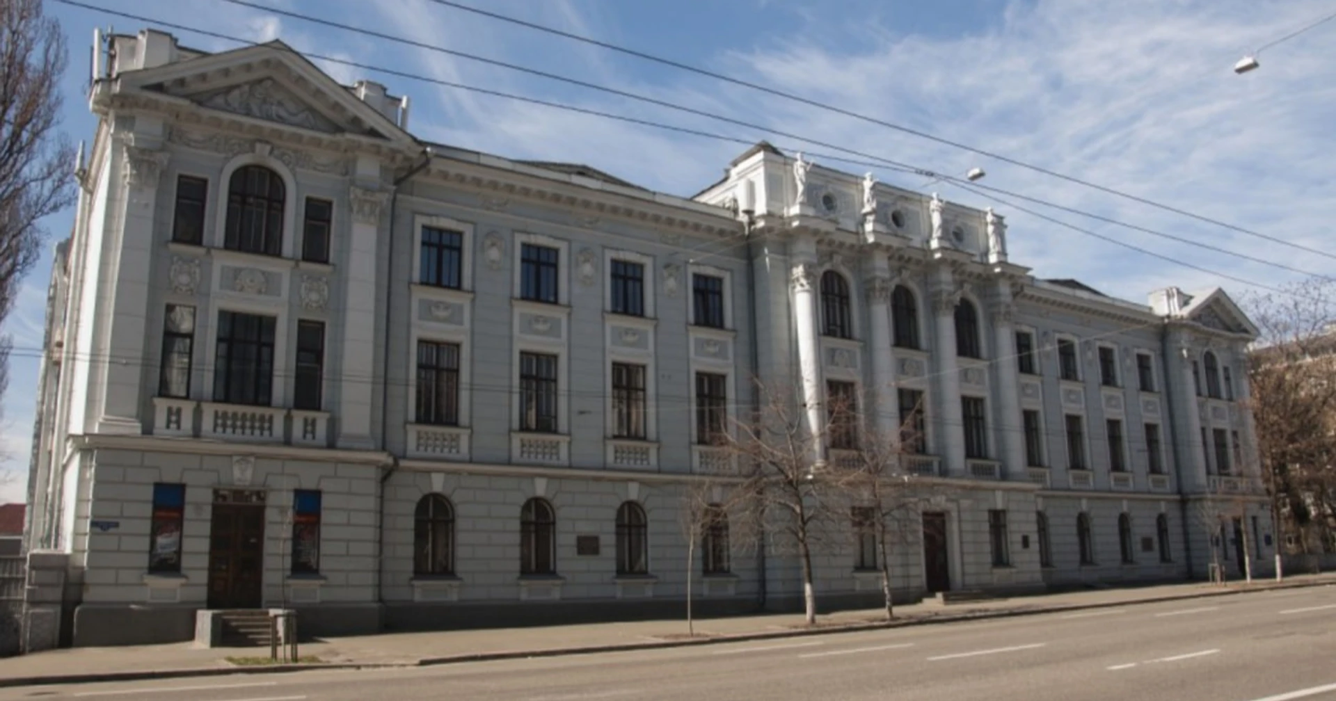 Фото до матеріалу: Бухгалтерку наукового інституту у Києві підозрюють у шахрайстві на 2,5 млн грн
