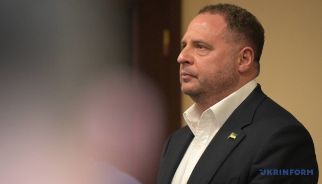 Фото до матеріалу: Єрмак має чотири дипломатичні паспорти, дані про перетин кордону видалені з системи Аркан