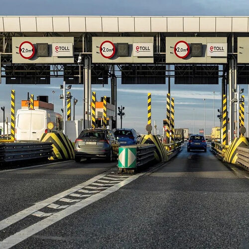 Фото до матеріалу: Waymo Robotaxi залишив багаж пасажира в Сан-Хосе через несправність багажника