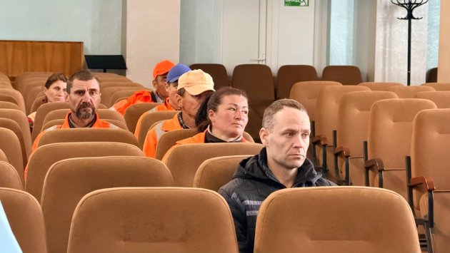 Фото до матеріалу: Визирська громада відновлює покрівлю школи після буревію