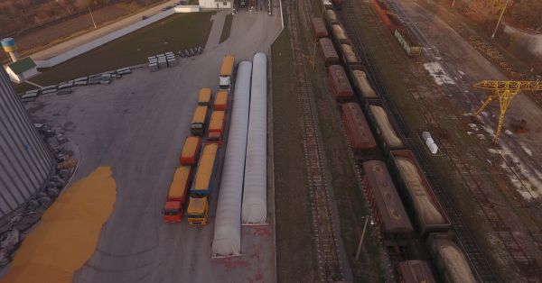 Фото до матеріалу: Фрахт з України падає: ставки знизилися на $1 за тонну