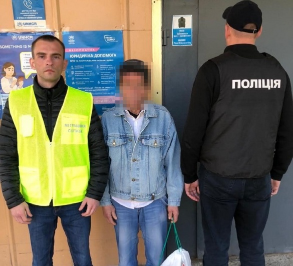 Фото до матеріалу: У Черкасах депортували громадянина Туреччини, іншого затримали за порушення міграційного законодавства