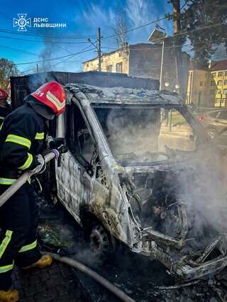 Фото до матеріалу: Біля Львова згоріло інкасаторське авто: з'явилися нові фото