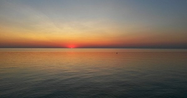 Фото до матеріалу: Як правильно сказати українською замість «на зорі»: добірка відповідників