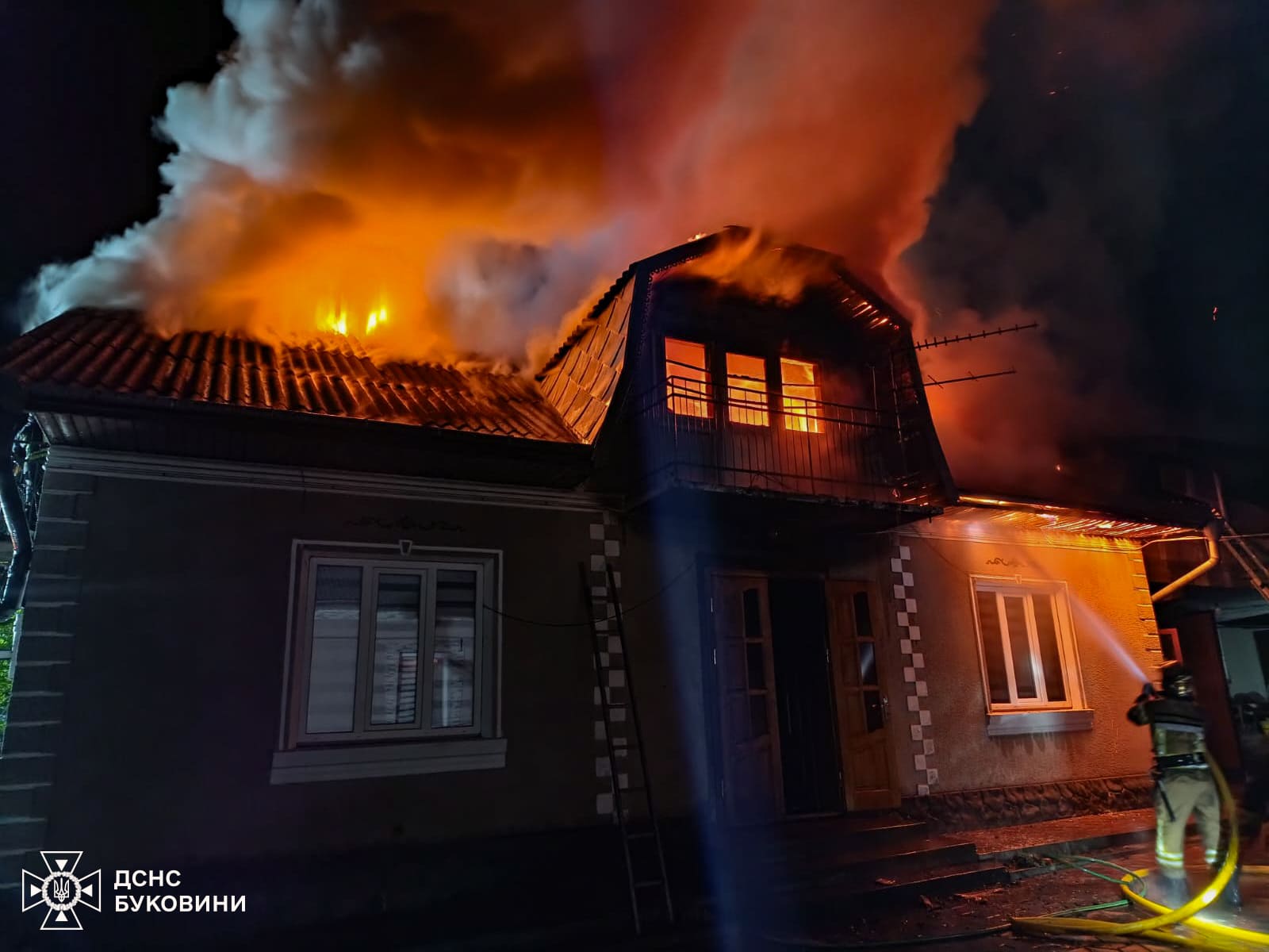 Фото до матеріалу: Два загиблих у пожежі в Магалі: головні подробиці трагедії у Чернівецькому районі