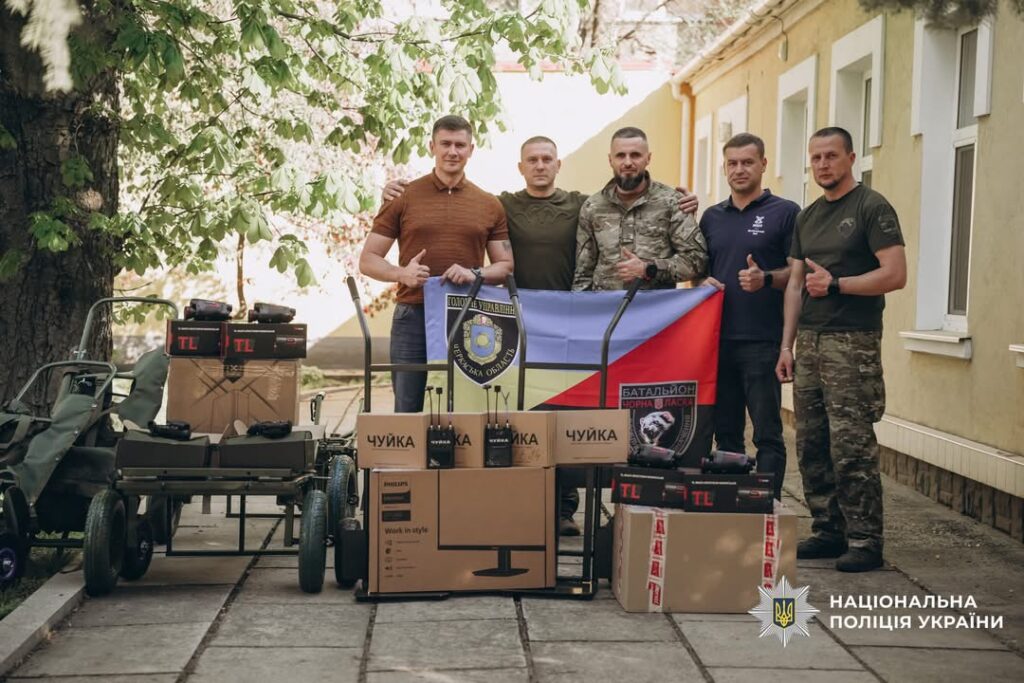 Фото до матеріалу: Стрілецький батальйон поліції Черкащини отримав тепловізори та «ЧУЙКУ»
