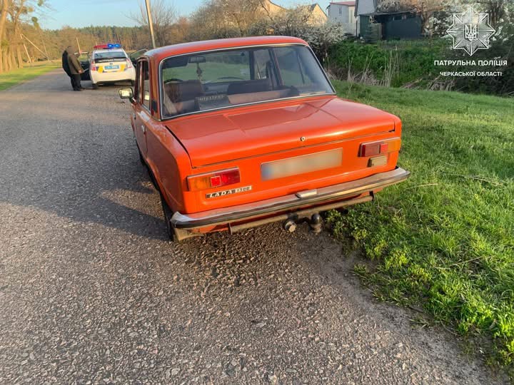 Фото до матеріалу: Водій ВАЗ не поступився дорогою і втік: на Черкащині ДТП завершилась протоколами та підозрою на сп'яніння