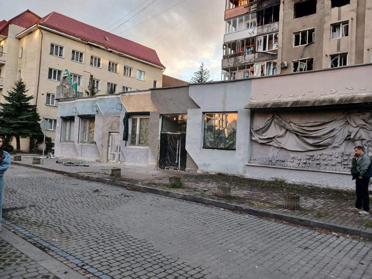 Фото до матеріалу: У Івано-Франківську після атаки працює мобільний ЦНАП: 36 звернень за допомогою