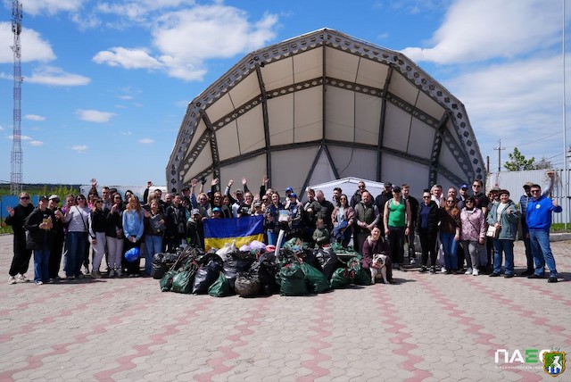 Фото до матеріалу: Працівники ПАЕС прибрали Южноукраїнськ для благодійного забігу